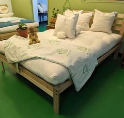 White Lotus Mattress Photo