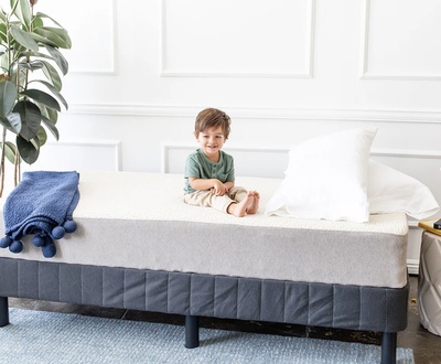 5 Little Monkeys 9" Advanced Hybrid Mattress + Bedding Bundle